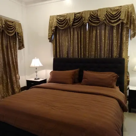 The Executive Villa Inn & Suites