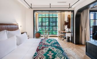 Busy koala Weeknd Hotel