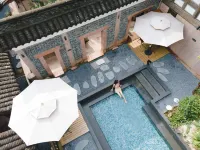 Shisanjian Hotel - Pools