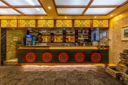 Lavande Hotel (Longnan Railway Station) Отели рядом с достопримечательностью «Jiezhou Botanical Garden»