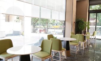 Yilai Hotel (Nanjing Hexi Jiqingmen Street Branch)