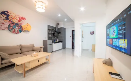 Live Hotel (Jiangmen East Railway Station Jianghai Square)