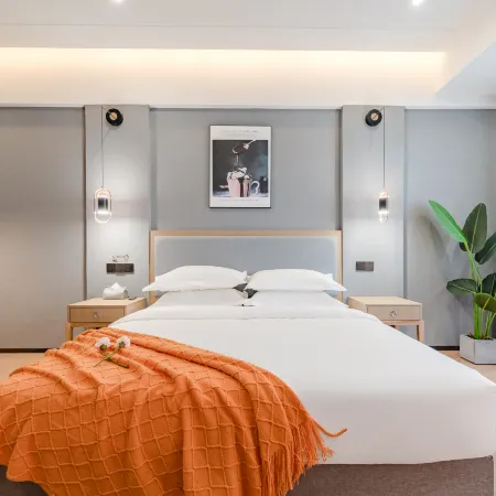 Lotang Hotel (Luoyang Baolong City Plaza store)