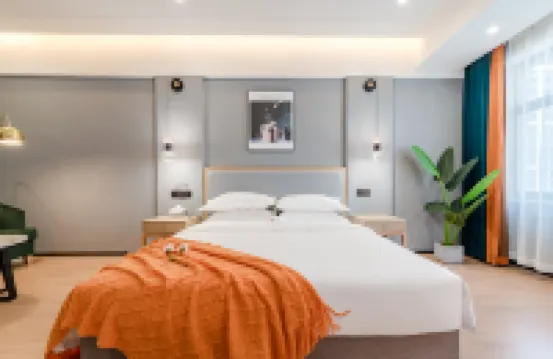 Lotang Hotel (Luoyang Baolong City Plaza store)