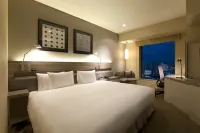 The Royal Park Hotel Iconic Tokyo Shiodome Các khách sạn gần Miyazaki Clock