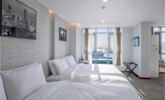 GriffinBay Hotel