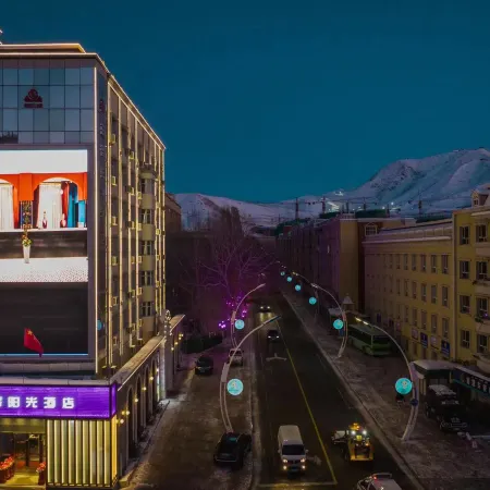 Yangguang Hotel Aletai Отели рядом с достопримечательностью «Народная больница в Алтае»