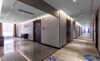 STAR WAY Hotel (Yining Wanrong Plaza Branch)