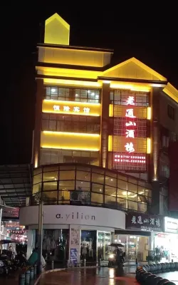 Tongshan Henglong Hotel Hotels near Yinshuidong Geopark