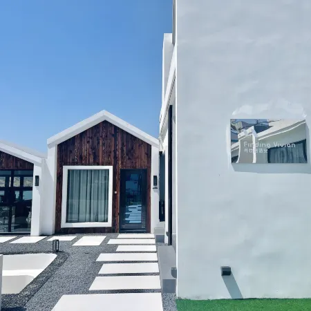 Xunzhao Vivian · Sunset Scenic Apartment