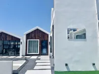 Xunzhao Vivian · Sunset Scenic Apartment