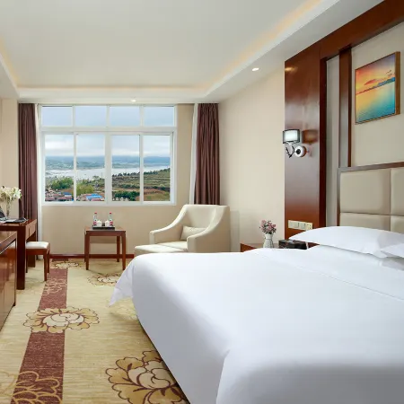 Vienna Classic Hotel (Weining Caohai Exhibition Center)
