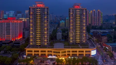 Vienna Hotel (Wuchang Jiangtan Xujiapeng Subway Station, Hubei University) Отели рядом с достопримечательностью «Wuhan University of Technology (Yujiatou Campus)»