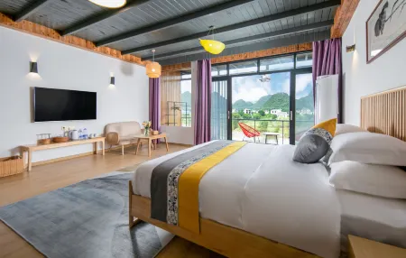 Yangshuo Shanhelian Riverside Garden Hotel Отели рядом с достопримечательностью «Yulong Bridge»