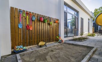 Longqingxia Tongluyushe Private Tang Parent-child Homestay