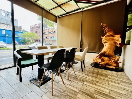 Shinyes Motel Отели рядом с достопримечательностью «Южная Аквариумная рыбная ловля»