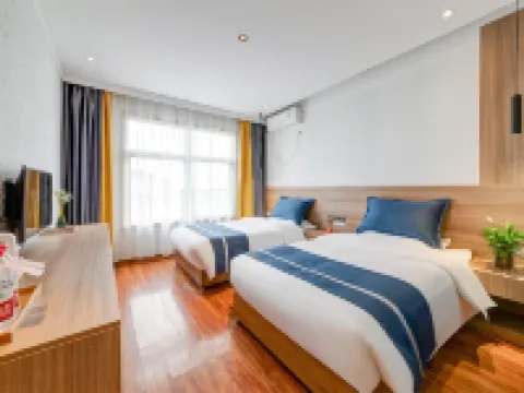 Floral Hotel  · Huashan Landscape leju Hotel (Huashan Scenic Area Visitor Center Store) Hotels in Huayin