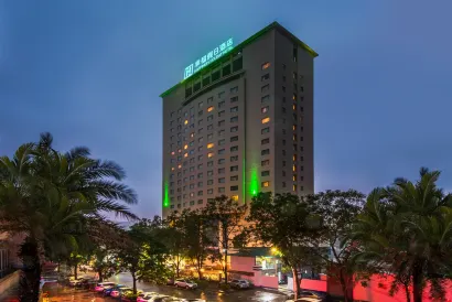 Happy Holiday Hotel (Zhongshan Shiyan Daxin Xinduhui Branch)