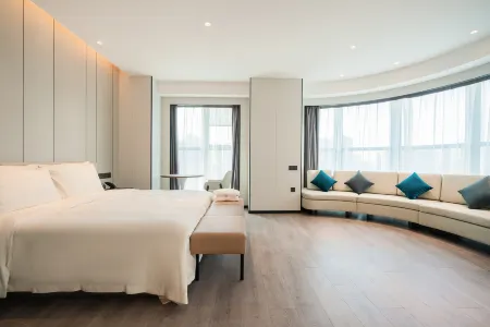 Chengdu East Railway Station Greenland 468 Center Atour Hotel Отели рядом с достопримечательностью «Sichuan Normal University (East Campus)»