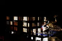 Xijiang Moye Banshan Hotel  호텔