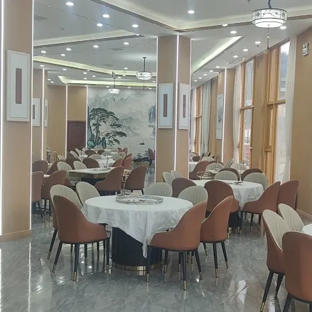 Lulang Ruijing Garden Hotel