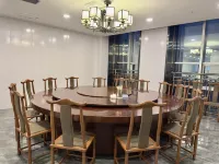 Super 8 Hotel (Qitai Tuanjie South Road Branch)