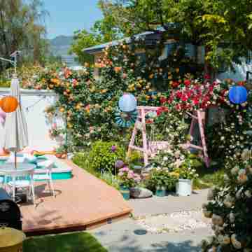 Mountain Flower House Theme Homestay Hotel Exterior