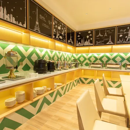 Weina Hotel (Tuanfeng Commercial Pedestrian Street)