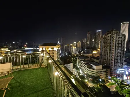 Chongqing Rooftop Terrace Youth B&B (Jiefangbei Shibati Branch)