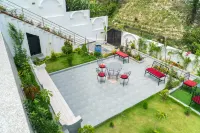 The White House Villa 8 Bedroom with Swimming Pool - Villas