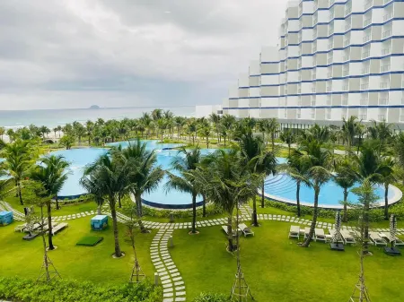 Yeni Arena Camranh Condotel Отели рядом с достопримечательностью «Пляж Бай Дай»