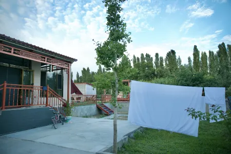 Manxin Fenglin Homestay Отели рядом с достопримечательностью «Xinyi Self-Drive Campground (Sayram Lake Branch)»