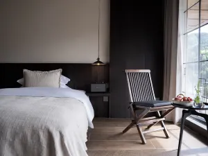 Seven Letters · Zhanyue Hotel