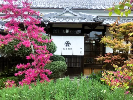 Tetsu-juro （former Ogunis residence） ,  Himeji Castles back parlor-like"400-year-old inn"