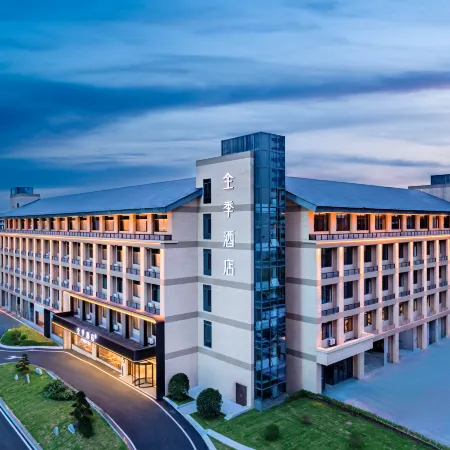Ji Hotel (Neijiang Normal University Wansheng Tianjie Store)