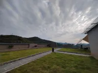 Yueshan  Yishe  Homestay  Huang  guo  shu