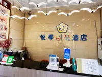 MAXHILL INN (Splashing Square) Hotele w: Jinghong