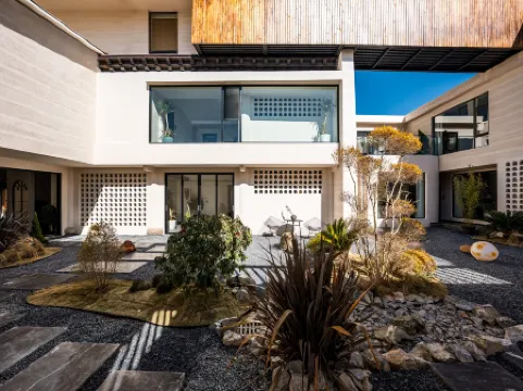 Yixin Moon Earthly HYGGE|Space Art Hotel (Dukezong Ancient City Prayer Wheel Store)