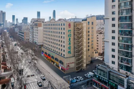 Zhubai No.1 Mansion Hotel (Qingdao May Fourth Square Hisense Bridge Subway Station) Отели рядом с достопримечательностью «Qingdao TV Tower-High Altitude Experience Hal»