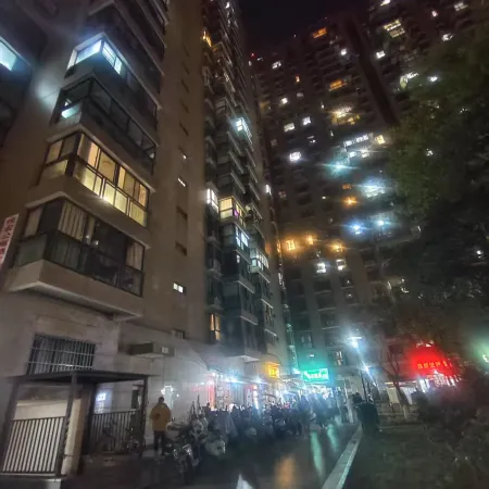 Ruichen Homestay (North Square of Kunming Railway Station)
