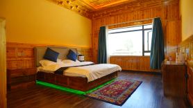 Kangding Tagong Grassland Huolrong Homestay