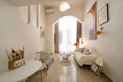 Lullaby Cloud Inn (Hanlindaguan, Chenggong University Town) Hotels near Laoyuhe Wetland Park