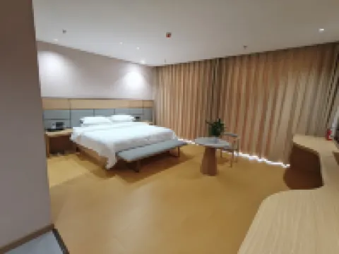 Qingcheng Mountain YINGXIGU Valley Forest Private Tang Cinema Hotel