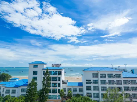 Beihai Seaview Caiyun Hotel (Qiaogang Beach Qiaogang Fengqing Street)