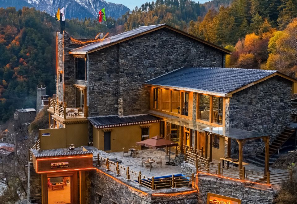 Li County Lixian Hidden Wonderland · Snow Mountain Luxury Resort Manor ...