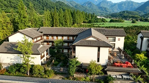 九華山伴山邀月飯店（九華山下店）