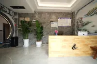 Yunqi Classic Bai Homestay (Weishan Ancient City)