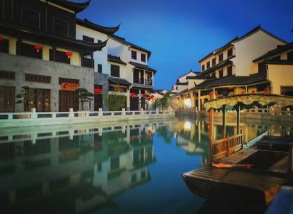 弥勒雲外廿四中国式旅館（湖泉生態園紅河水郷）