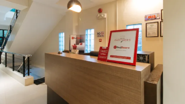 RedDoorz @ Golite Old Albay