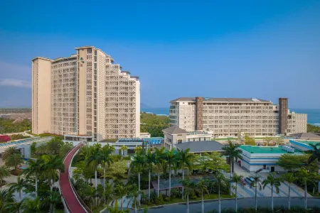 Aloha Oceanfront Suite Resort